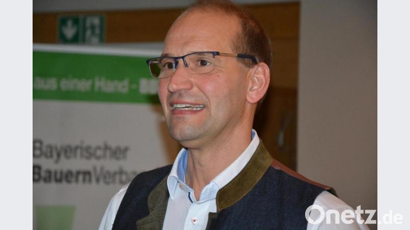 Ely Eibisch, stellvertretender Bezirkspräsident des Bayerischen Bauernverbandes, ist besorgt um das Wohl der Landwirte. Bild: jr