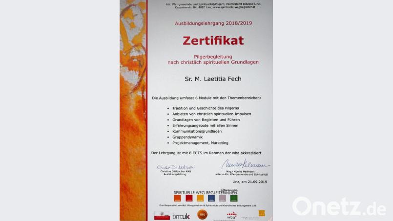 Das Papier, das die Äbtissin als zertifizierte Pilgerbegleiterin ausweist. Bild: tr