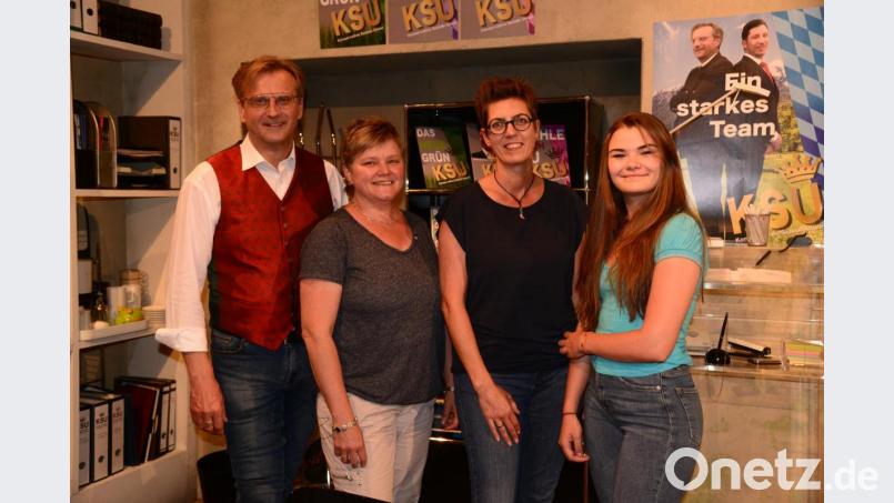 Berthold Kellner hat beim Komödienstadel "Der Beste für die Besten" eine der Hauptrollen. In Nebenrollen spielten Anita Bösl, Claudia Pausch und Josefine Spörer (von links) mit. Bild: bey
