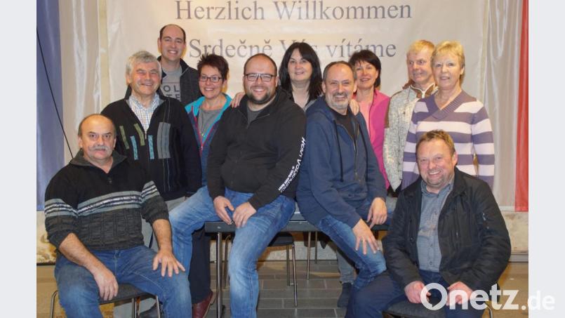 Die Darsteller aus den Reihen der Pascher-Laienspieler proben unter Leitung von Birgit Höcherl (Mitte) für den &quot;Viehdiebstahl&quot; - eine Aufführung aus der Reihe des &quot;Königlich Bayerischen Amtsgericht&quot;. Bild: mmj