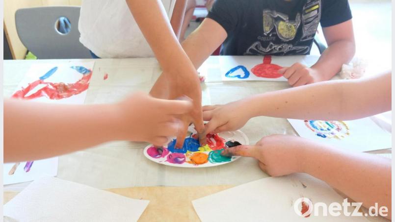 In Familien mit schwerkranken Angehörigen leiden Kinder oft besonders unter der Situation. Aktionen wie gemeinsames Kochen oder Spielen in der &quot;Löwenherz&quot;-Gruppe bringen sie auf andere Gedanken. Symbolbild: ohr