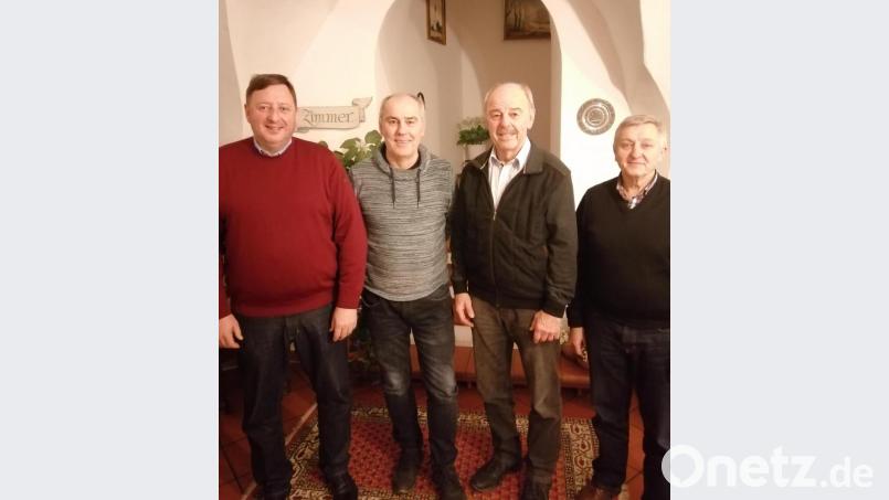 An der Spitze des Förderkreises TuS/WE Hirschau stehen auch weiterhin (von links) stellvertretender Vorsitzender Martin Meier, Schriftführer Josef Weih, Vorsitzender Wolfgang Weih und Schatzmeister Anton Bauer. Bild: weh