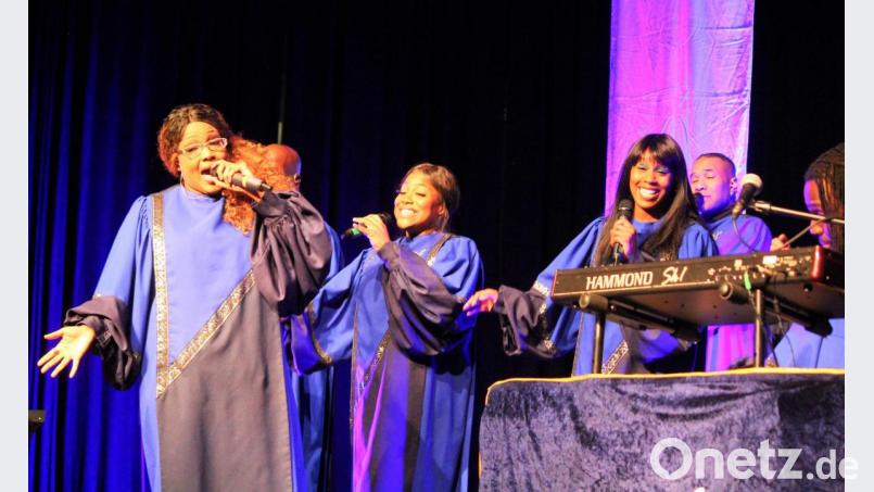 Für einen mitreißenden Abend sorgte &quot;The Best of Black Gospel&quot; in der Fichtelgebirgshalle Wunsiedel Bild: stg