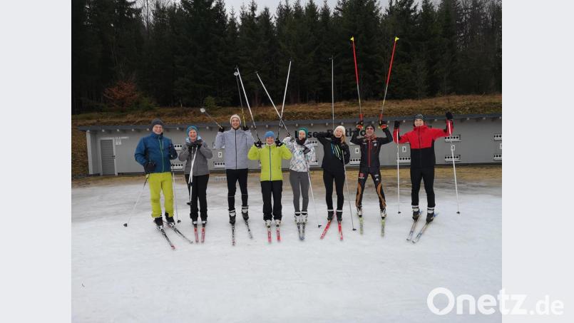 Die Schneeunterlage war zwar nicht groß, aber sie reichte aus, um den Skating-Kurs im Skilanglaufzentrum Silberhütte abzuhalten. 	Bild: Kreisjugendring Tirschenreuth/exb Bild: Kreisjugendring Tirschenreuth/exb