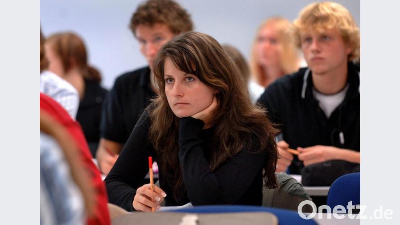 Duale Ausbildungen und Studiengänge verbinden optimal Theorie und Praxiserfahrung. Symbolbild: Jens Büttner/dpa
