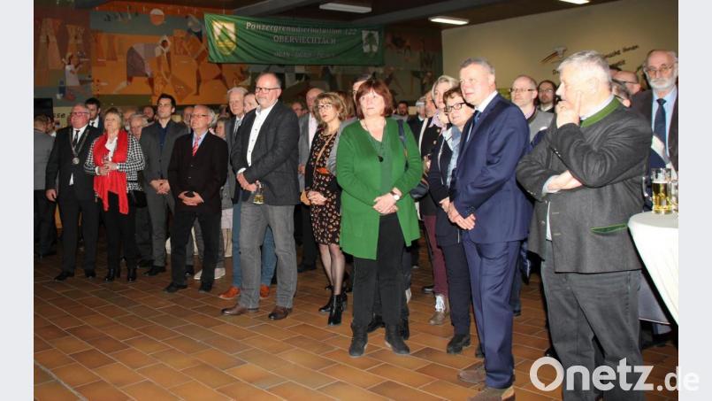 Der Neujahrsempfang von Stadt und Panzergrenadierbataillon 122 genießt hohen Stellenwert in Oberviechtach. Erneut mischten sich zahlreiche Vertreter des öffentlichen Lebens unter die Soldaten. Bild: frd