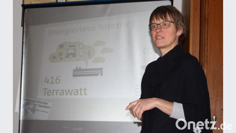 KLB-Referentin Elisabeth Sternemann stellte in ihrem Vortrag das neue Schwerpunktthema des Diözesanverbandes „Leben im Wandel – wir handeln. Klima-Gesellschaft-Mensch“ vor. Bild: exb/Markus Kurz