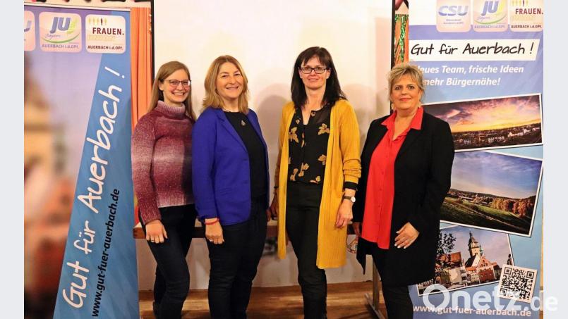 In den Auerbacher Stadtrat einziehen wollen (von links) Claudia Kormann, Doris Mauser, Birgit Barth und Heidi Deinlein. Bild: jma
