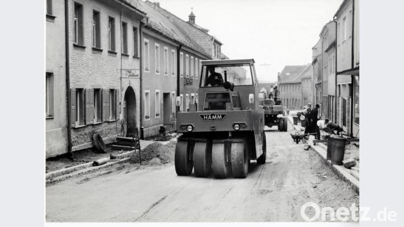 Einsatz am Heimatort: Eine GRW 10 im Januar 1970 in der Hochwartstraße in Tirschenreuth. Bis heute hat sich die Optik dieses Maschinentyps kaum verändert. Bild: ws