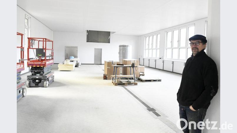 Im März soll es schon losgehen mit der Käseproduktion in der neuen Halle: Harald Wohlfahrt ist zuversichtlich. Bild: Petra Hartl