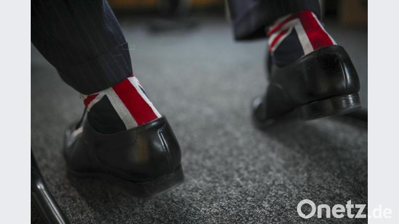 Selbst mit seinen Union-Jack-Socken setzt Nigel Farage, Chef der Brexit-Partei, ein politisches Zeichen. Die Ansichten des vehementen EU-Gegners und Rechtspopulisten teilt der Oberpfälzer Harald Herrle, der seit einem Jahr im Vereinigten Königreich lebt, überhaupt nicht. Bild: Francisco Seco/dpa