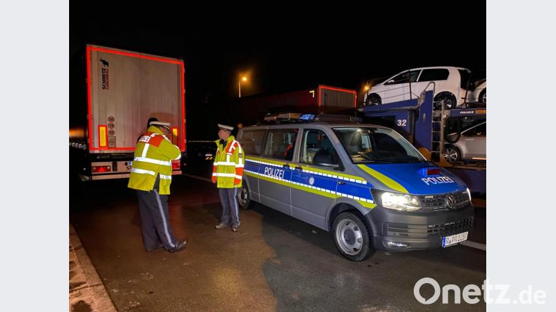 Aus einem befreite die Polizei am Mittwochabend fünf geflüchtete Männer bei Parsberg (Kreis Neumarkt). Bild: Alexander Auer