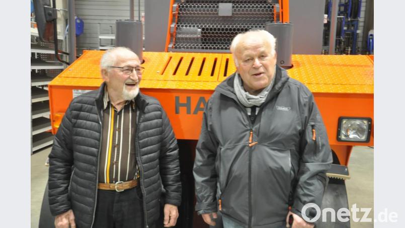 Ihr Leben ist eng mit der GRW verbunden: Konstrukteur Hermann Feistenauer und Gert Lenz, lange Jahre zuständig für Service und Montage. Bild: ws