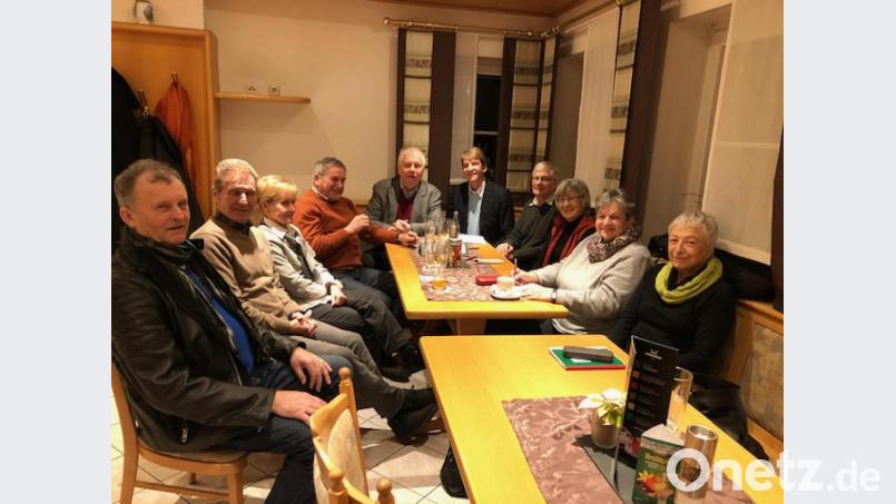 In einem lockeren Rahmen finden immer die Treffen der SPD-Senioren statt (Diesmal mit Landratskandidat Michael Rischke). Interessenten können bei den nächsten Treffen gerne dazu kommen. Bild: sor