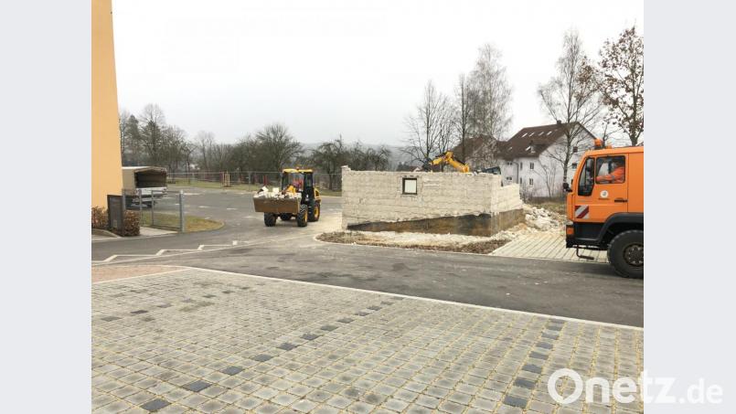 Neben dem DomCom entstehen Parkplätze und Grünanlagen. Bild: kne