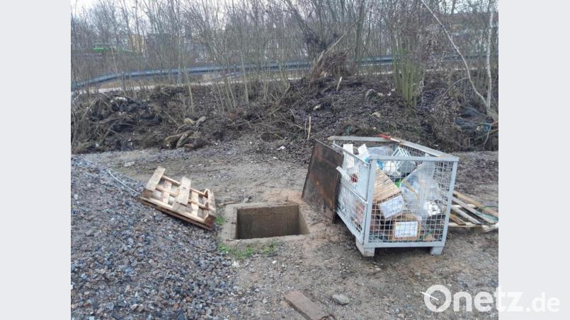Ein Mann ist in einen vier Meter tiefen Schacht gestürzt. Nach vier Tagen haben ihn Mitarbeiter der Bahn entdeckt. Bild: Bundespolizei