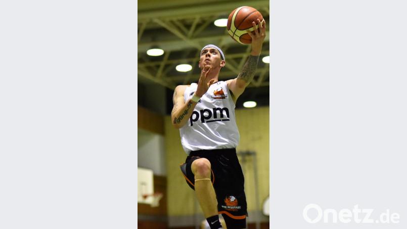 Aaron Scott war gut in Form und der beste Werfer der Neustädter Basketballer beim Sieg gegen Bamberg. Bild: Alfred Schwarzmeier