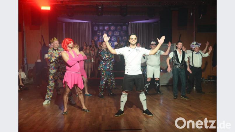 Es war die "ZuZugabe" des Abends: der gemeinsame Auftritt von "Elfergeräten" und solchen aus vergangenen Zeiten. Bild: bey