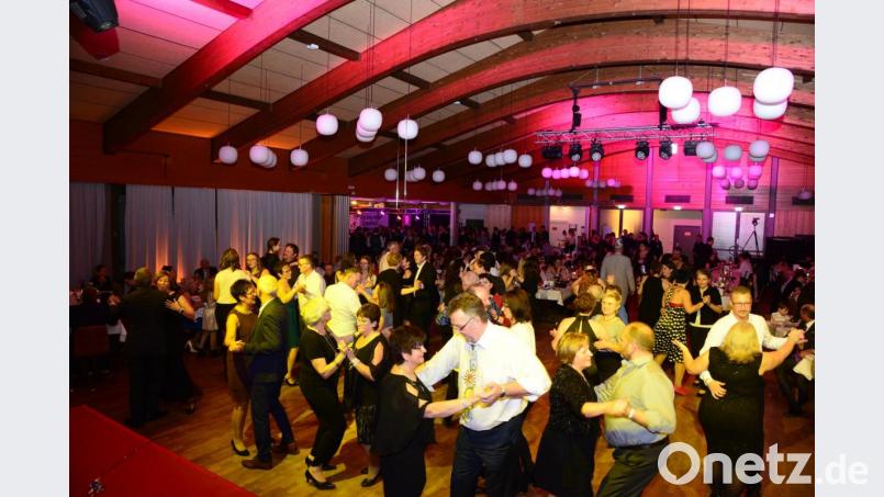 Wenn die "Live-Band" das musikalische Zepter übernahm, füllte sich schlagartig die Tanzfläche. Bild: bey