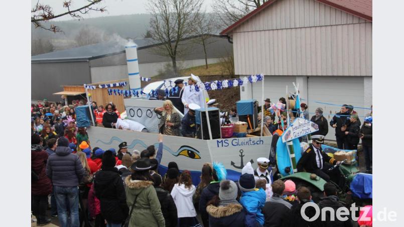 Im vergangenen Jahr stachen die Faschingsfans mit der "MS Gleiritsch" in See. Mit über 30 Anmeldungen stößt der Faschingszug in der kleinen Gemeinde heuer an seine Grenzen. Bild: frd