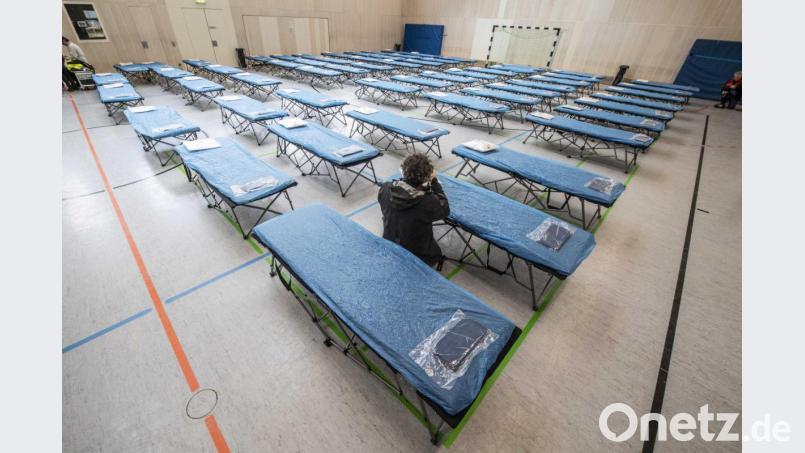 Diese Turnhalle auf dem Gelände des Frankfurter Flughafens steht als erste Quarantäne für die aus Wuhan ausgeflogenen Menschen bereit. Foto: Boris Roessler/dpa Bild: Boris Roessler
