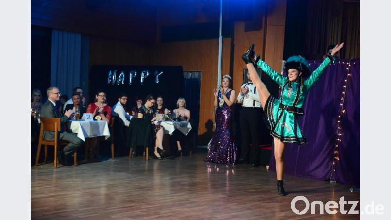 Verena Engelbrecht war das "große" Funkenmariechen, ist aber auch als Trainerin im Faschingsverein aktiv. Bild: bey