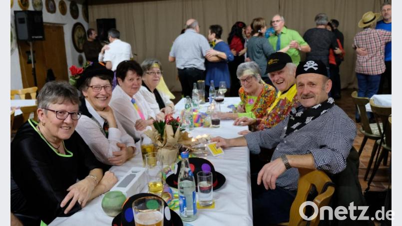 Stimmung und Tanz waren Trumpf beim VdK-Faschingskränzchen im Schützenheim Bild: mab