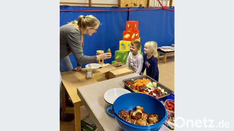 Interessiert und aufmerksam verfolgten die Kinder den Ausführungen von Nadine Weiß vom Amt für Ernährung, Landwirtschaft und Forsten. Bild: no