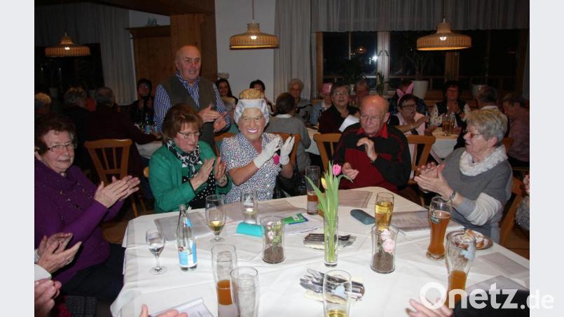 Gemeinsame Lieder und viel Stimmung: Beim gut besuchten Seniorenfasching in Rodenzenreuth waren alle in Faschingslaune. Bild: wro