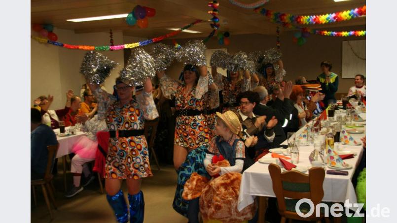 Die &quot;Funny Ladies&quot; aus Friedenfels brachten viel Schwung mit. Bild: fpoz