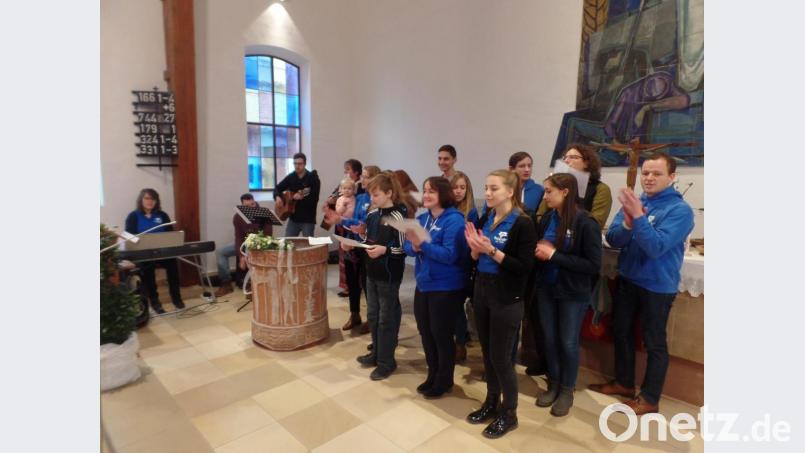 Mit Gesangsbeiträgen gestaltete der Chor des Christlichen Vereins Junger Menschen (CVJM) den Festgottesdienst zur Wiedereinweihung der Christuskirche eindrucksvoll mit. Bild: br