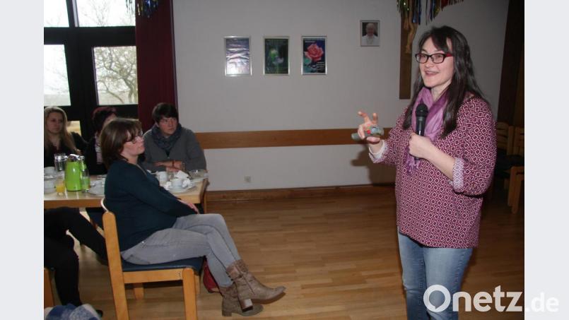 Petra Schuster betreibt die Schustermühle bei Kemnath. „Ich bin Müllerin aus Leidenschaft“, gestand sie beim Frühstück der jungen Landfrauen im Pfarrzentrum. Bild: wro