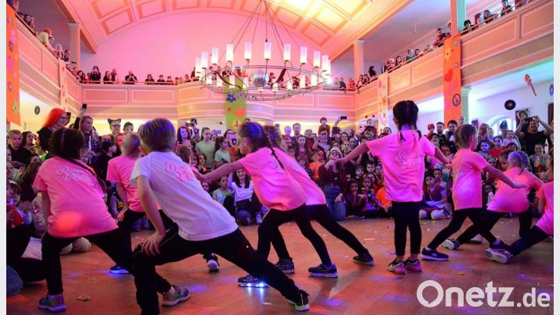 Die &quot;Dance Kids&quot; sorgen mit ihren Auftritten für Begeisterung. Bild: Kunz
