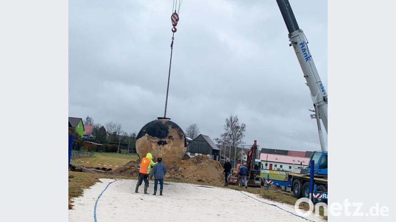 Um den Hitzeperioden und den ausbleibenden Regen entgegenzuwirken und dennoch einen satten grünen Rasen zu haben, leistet sich der Sportclub eine moderne Beregnungsanlage. Bild: ü