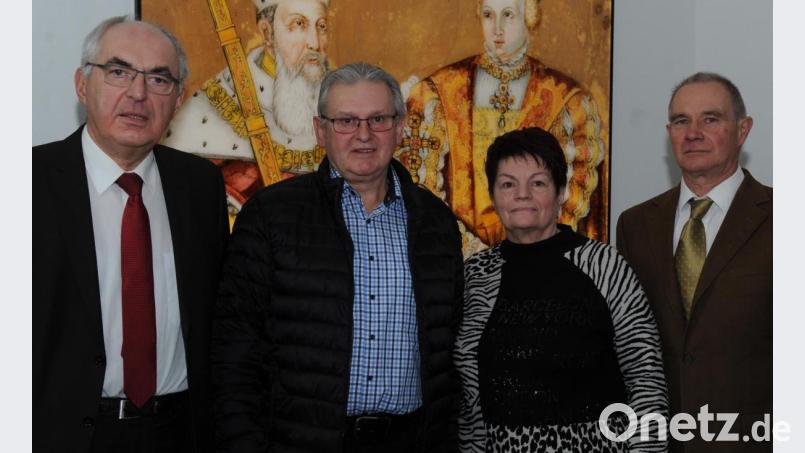 Landgerichtspräsidenten Harald Riedl (links) verabschiedet Edith Hammer und Konrad Lehmeier (Zweiter von links) in den Ruhestand. Fritz Kammerer (rechts) wechselt als Vorsitzender Richter an des Landgericht Regensburg. Bild: gf