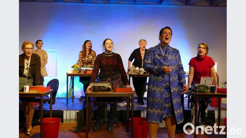 Die Aufführung war ein Knüller, nun gibt es eine Neuinszenierung der "Sekretärinnen". Bild: exb