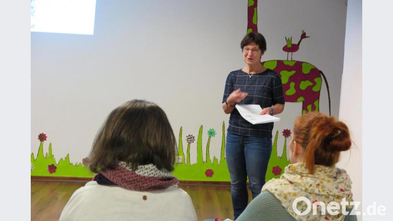 „Helikopter-Eltern machen nicht nur Erzieher, Lehrer, und Ärzte wahnsinnig, sondern auch die eigenen Kinder“, warnte Diplomsozialpädagogin Elke Pinkert. Bild: jzk