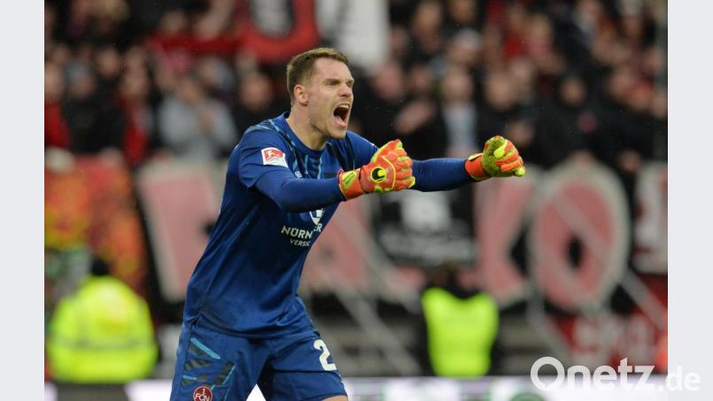Nürnberg jubelt: Nach der 1:4-Pleite gegen Hamburg hat der Club endlich wieder einen Dreier eingefahren. FCN-Torwart Christian Mathenia hielt zudem noch einen Elfmeter. Bild: Timm Schamberger