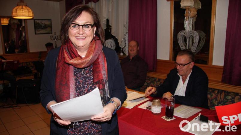 Nicole Fürst stellte bei einer Wahlversammlung des SPD-Ortsvereins Fuchsmühl sich und ihre Ziele vor. Bild: wro