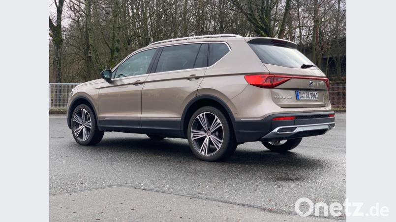 Der Seat Tarraco zählt zur Mittelklasse, zeigt aber manch großem SUV die lange Nase - pardon das lange Heck. Bild: Michael Ascherl