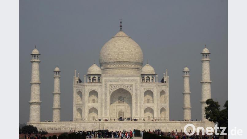 Die Aufnahme des reich geschmückten Mausoleums Taj Mahal mit seiner Kuppel und den Minaretten aus Ziegelsteinen begeisterte die Besucher des sehr informativen Vortrags von Günther Stock und Christine Dux über ihre Reise mit Mitgliedern der Pfarrei Ebnath durch Indien. Bild: öt