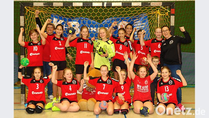 Die D-Jugend lässt sich ihre glänzende Stimmung durch die verlorenen Spiele gegen Forchheim und Pyrbaum-Seligenporten nicht nehmen. Bild: Christian Koch
