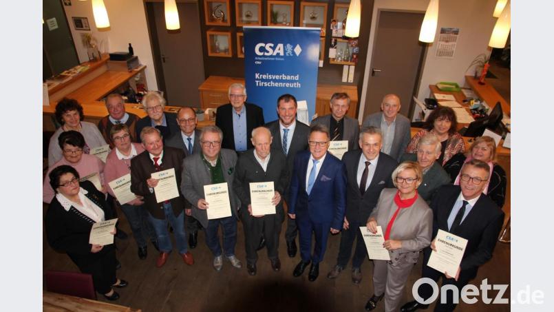 Langjährige Mitglieder ehrte der CSA-Kreisverband im Rahmen eines Ehrenabends. Unser Bild zeigt die Geehrten mit den Ehrengästen. Bild: kro