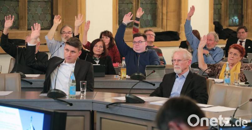 Mit einer Stimme Mehrheit schafft es die CSU-Fraktion, den Antrag abzulehnen, den Punkt „Grundsatzbeschluss zum Bürgerspitalareal“ von der Tagesordnung zu nehmen. 18 Gegenstimmen ließen die Mehrheitsfraktion wanken. Bild: Wolfgang Steinbacher