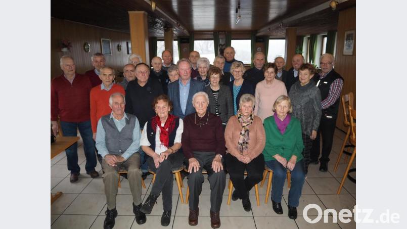 An Lichtmess haben sich ehemalige Schüler der Landwirtschaftsschule Weiden in Neustadt getroffen. Die mittlerweile um die 80-Jährigen pflegen diese Tradition schon seit vielen Jahren. Bild: krb