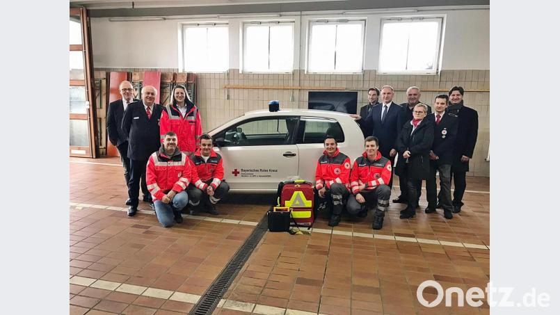 Philipp Mangold (vorne rechts) und sein Team nehmen nach dem offiziellen Startschuss für die HvO Haidenaabtal in Mantel den Dienst auf. Bild: jma
