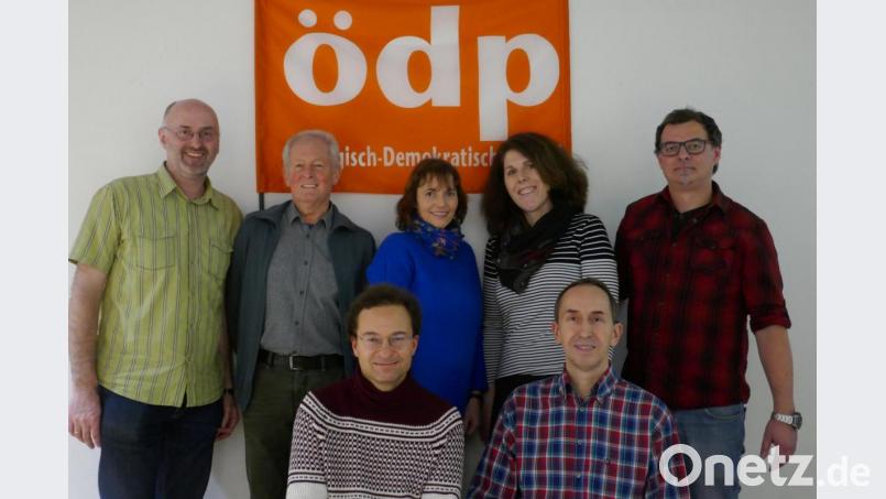 Für den Kreistag hat erstmals die ÖDP eine Vorschlagsliste zur Kommunalwahl eingereicht. Auf dem Bild sind: (von links) Wolfgang Kunz, Hermann Philipp, Robert Lechner, Angela Frank, Magdalena Becher, Gerald Schmid, Erhard Siller. Bild: exb