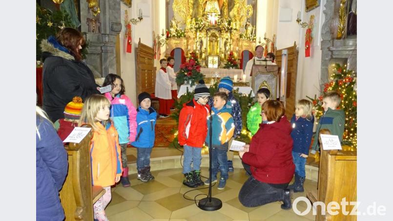Die Vorschulkinder trugen die Fürbitten vor. Bild: hl