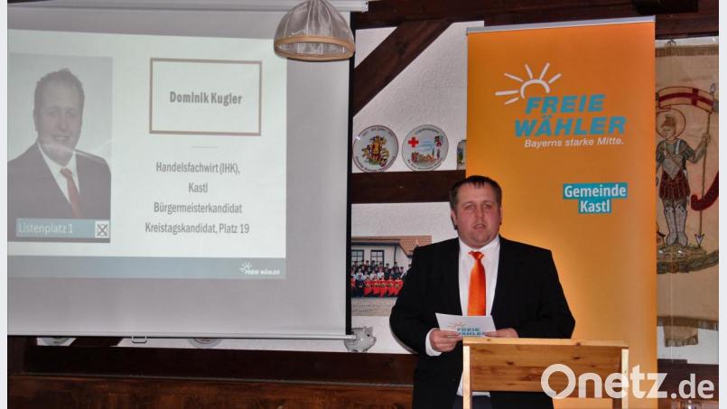 FW-Bürgermeisterkandidat Dominik Kugler machte im Feuerwehrhaus Unterbruck deutlich, warum sich im Kastler Rathaus und im Gemeinderat einiges ändern muss. Bild: stg