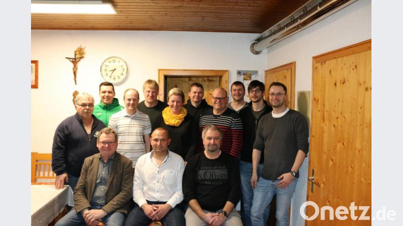Sie übernehmen gerne Verantwortung. Unser Bild zeigt die neu gewählte Vorstandschaft mit Bürgermeister Martin Prey. Im Bild (vordere Reihe von links) Bürgermeister Martin Prey, Wunibald Zwack und Herbert Laubmann, (hintere Reihe) Thomas Bauer, Florian Winderl, Daniel Gradl, Bernhard Gleixner, Susanne Ziereis, Klaus Baumer, Thomas Fink, Michael Fuchs, Christoph Gresser und Christoph Forster. Bild: exb/Christoph Forster